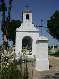 Kapelle und Heldenkreuz